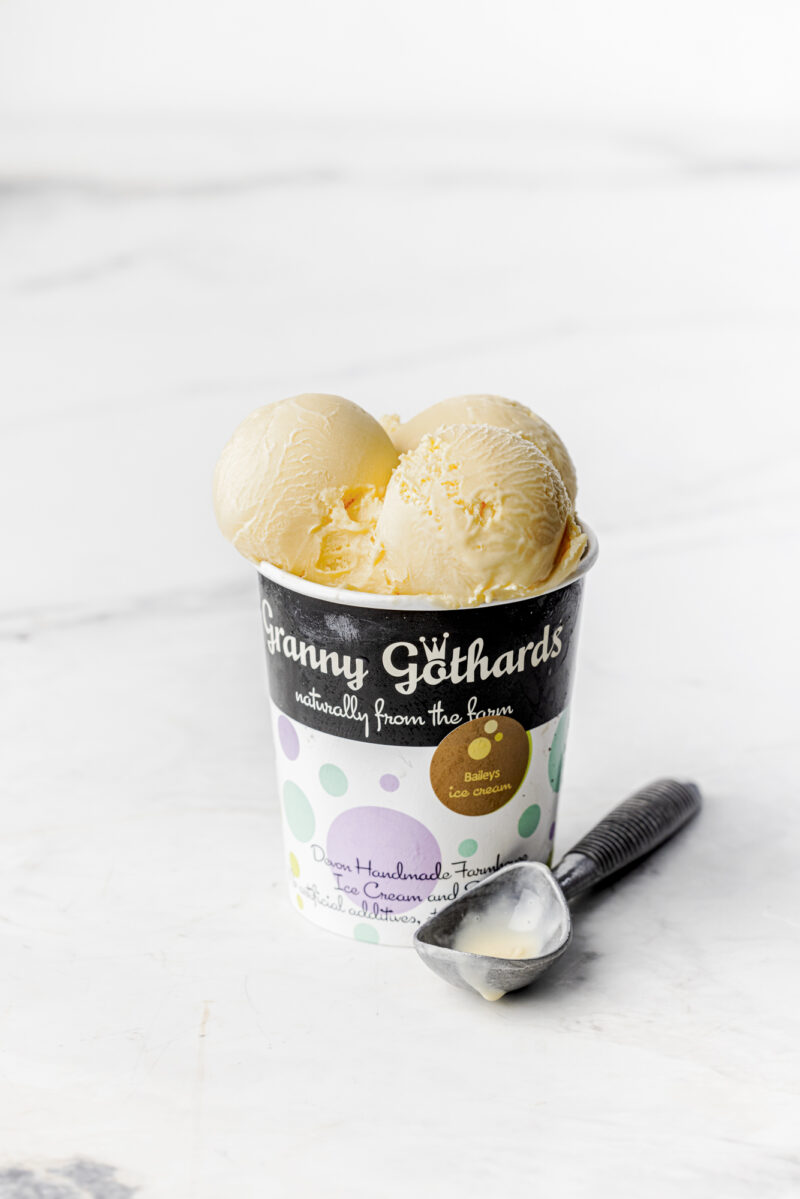 Festive Favourites ice cream selection 6 x 500ml - Image 2